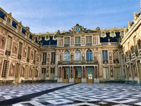 Château de Versailles: Keisarillinen loisto ja historian tuoksu!