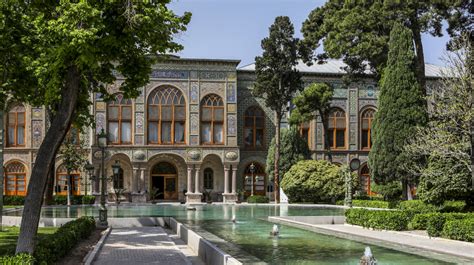  Golestan Palace:  Iranin Lohikäärmeen Sydämen Hienoja Palatseja ja Vihreitä Oaseja!