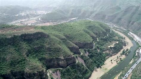  Hongqi Canal - Kiinan historian ja suunnittelun ihmeellinen yhdistelmä!